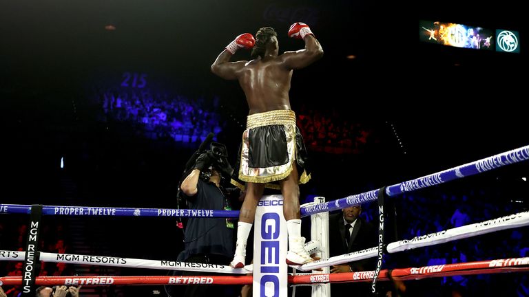 Las esperanzas del título mundial de Charles Martin están vivas otra vez