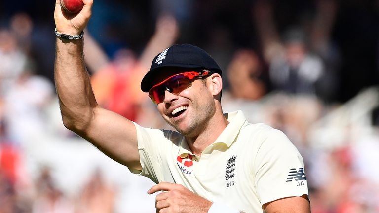 James Anderson dice que podría jugar en The Hundred si la temporada de pelota roja se acaba