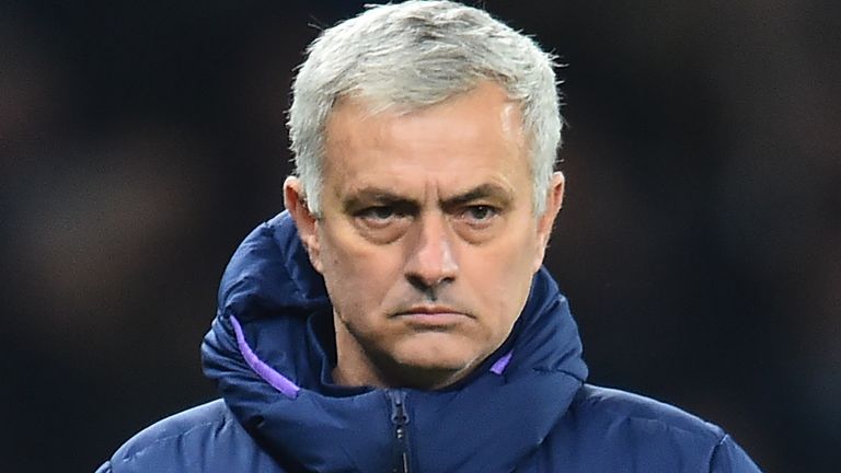 Mourinho dijo que los Spurs no tuvieron mediocampo en la primera mitad en Turf Moor