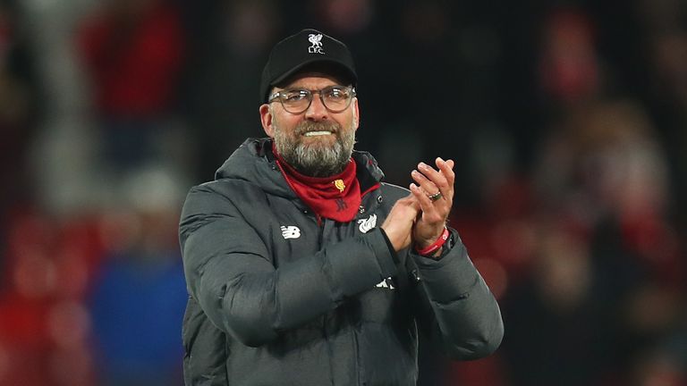 Klopp saluda al Kop después de que su lado "apretó" sobre la línea el lunes