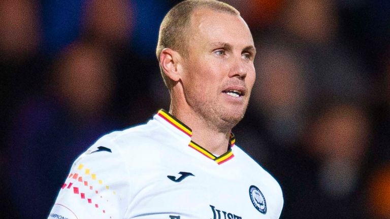 40-year-old Kenny Miller decided to retire after a 24-year career in football