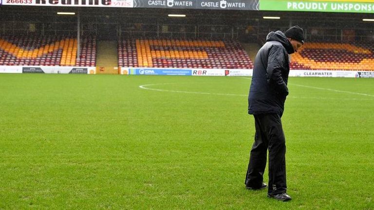 El clima húmedo también tuvo un impacto en Fir Park 