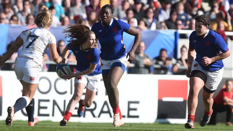 Pauline Bourdon attacks for France