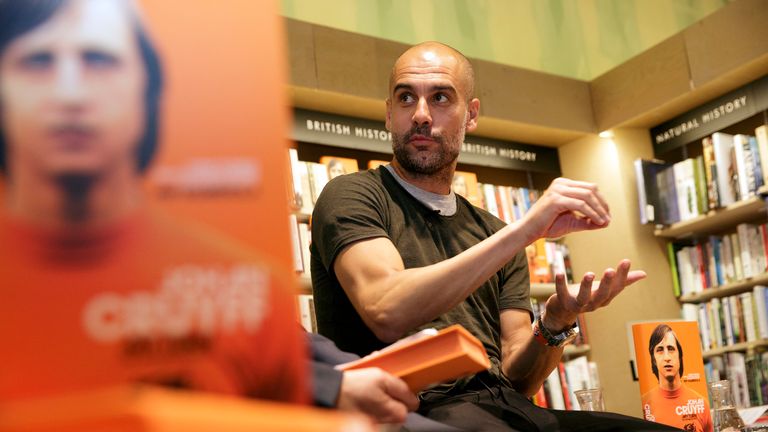 Guardiola ha sido fuertemente influenciado por su mentor Johan Cruyff