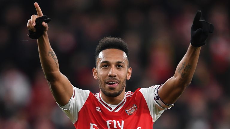 Aubameyang celebra la victoria por 3-2 del Arsenal sobre el Everton