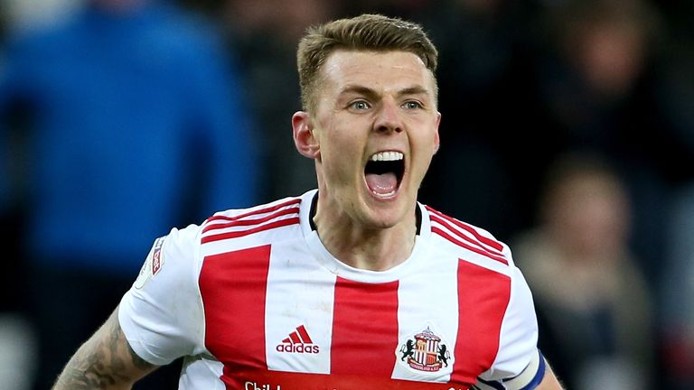 Max Power anotó un empate tardío para Sunderland contra Fleetwood