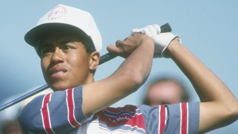Muchos profesionales todavía usaban conductores con cabeza de caqui cuando Woods llegó al PGA Tour