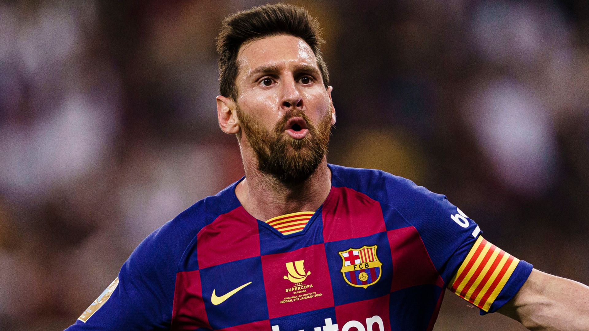 Barca boss: Lewandowski great but Messi better