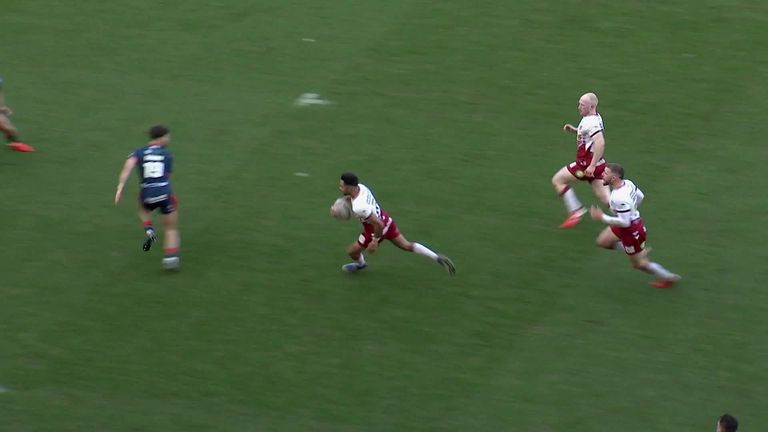 Watch as Bevan French displayed his outstanding turn of pace to lay on this try for Jackson Hastings