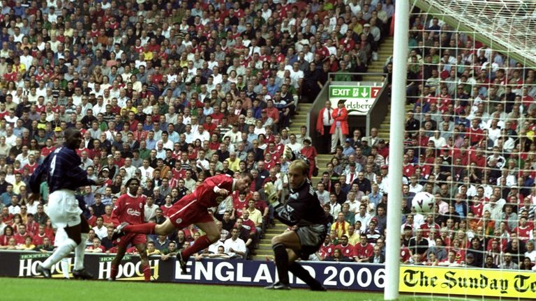 Carragher scores a spectacular own goal against Man Utd at Anfield