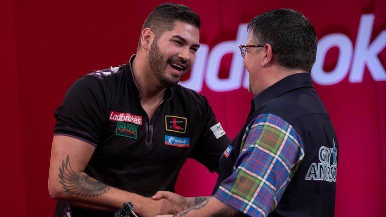 Jelle Klaasen noqueó a Gary Anderson en un día que también vio al campeón mundial Peter Wright derrotado