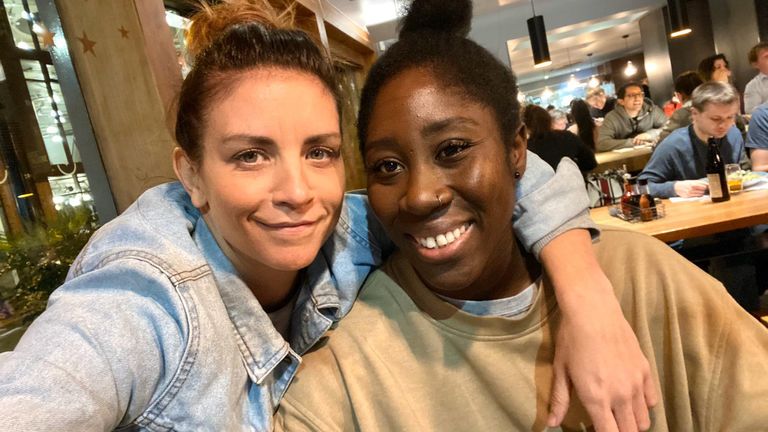 Beth Fisher y Anita Asante hablaron con Sky Sports en apoyo de la Semana de Visibilidad Lesbiana