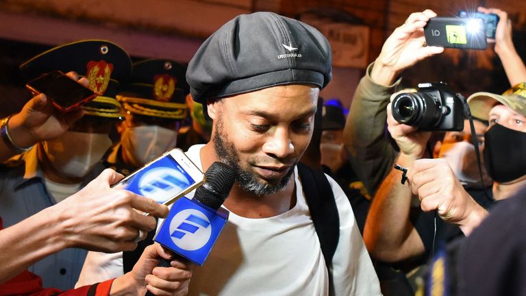 Ronaldinho arrives at hotel where he will serve house arrest