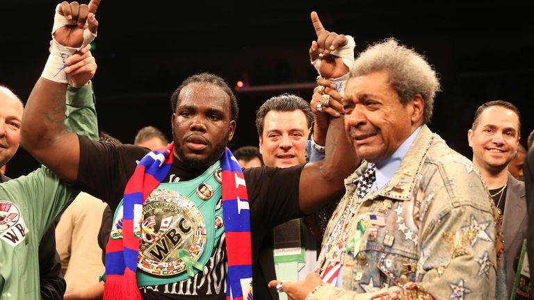 Don King celebra desenterrar a otro campeón mundial de peso pesado