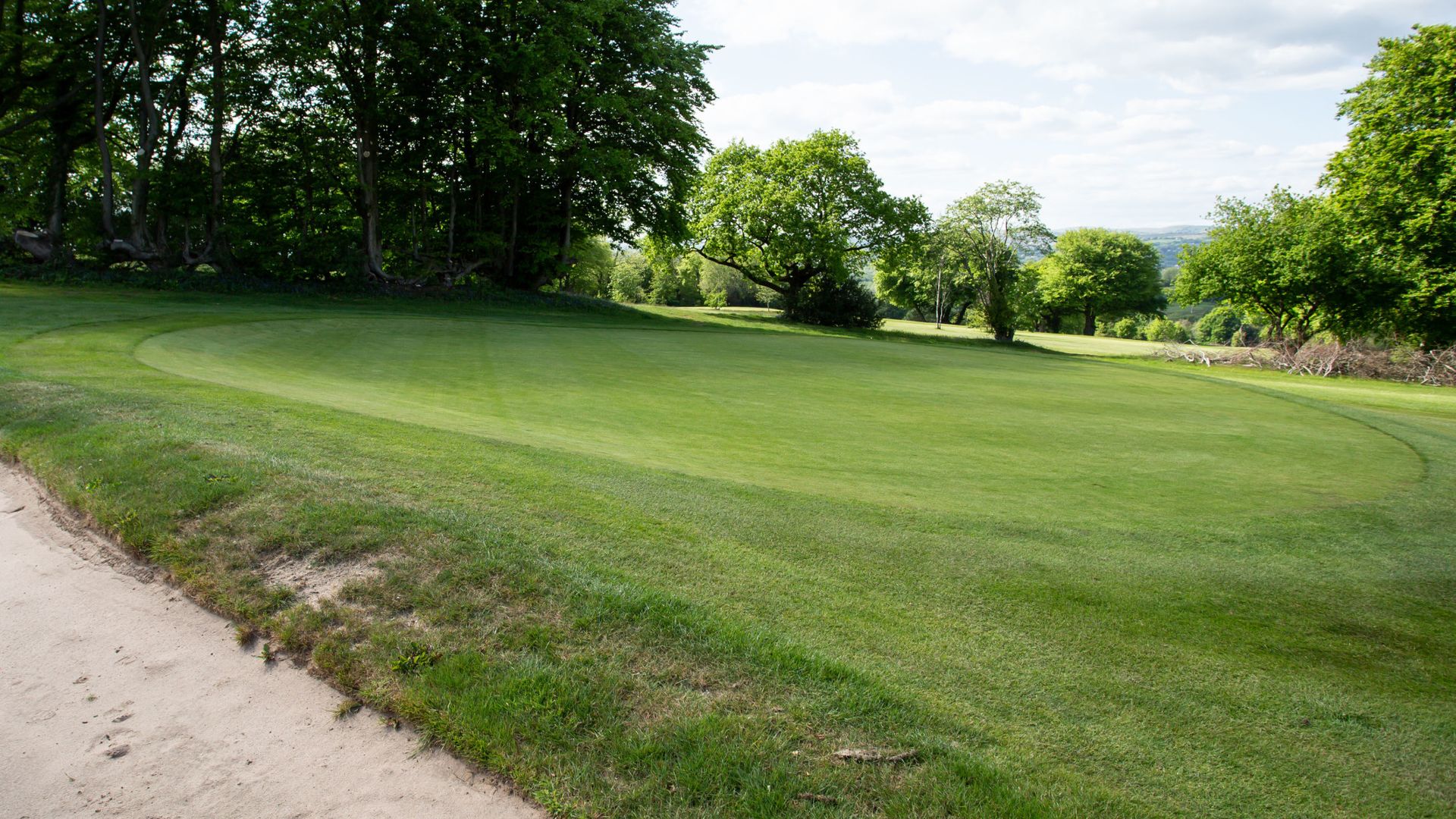 Golf courses to reopen in Wales