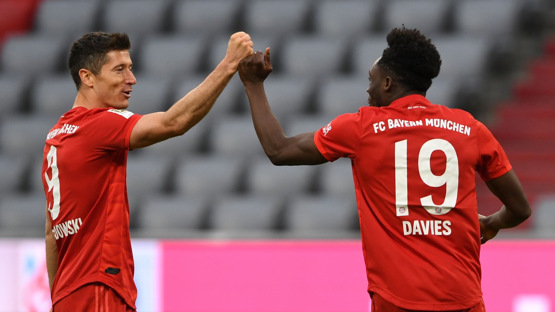 Sizzling Bayern demolish Dusseldorf