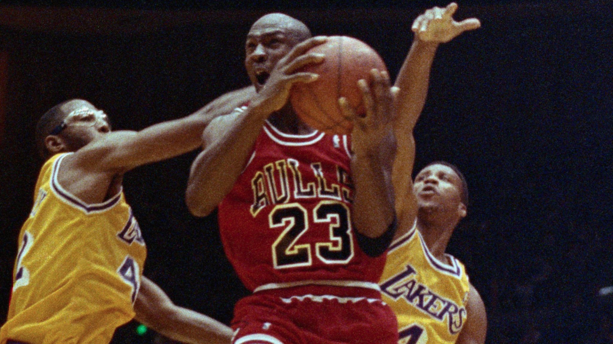 NBA Retro: MJ inspires Bulls to first title | NBA News | Sky Sports