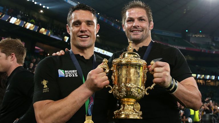 Carter and Richie McCaw pose with the Webb Ellis Cup in 2015