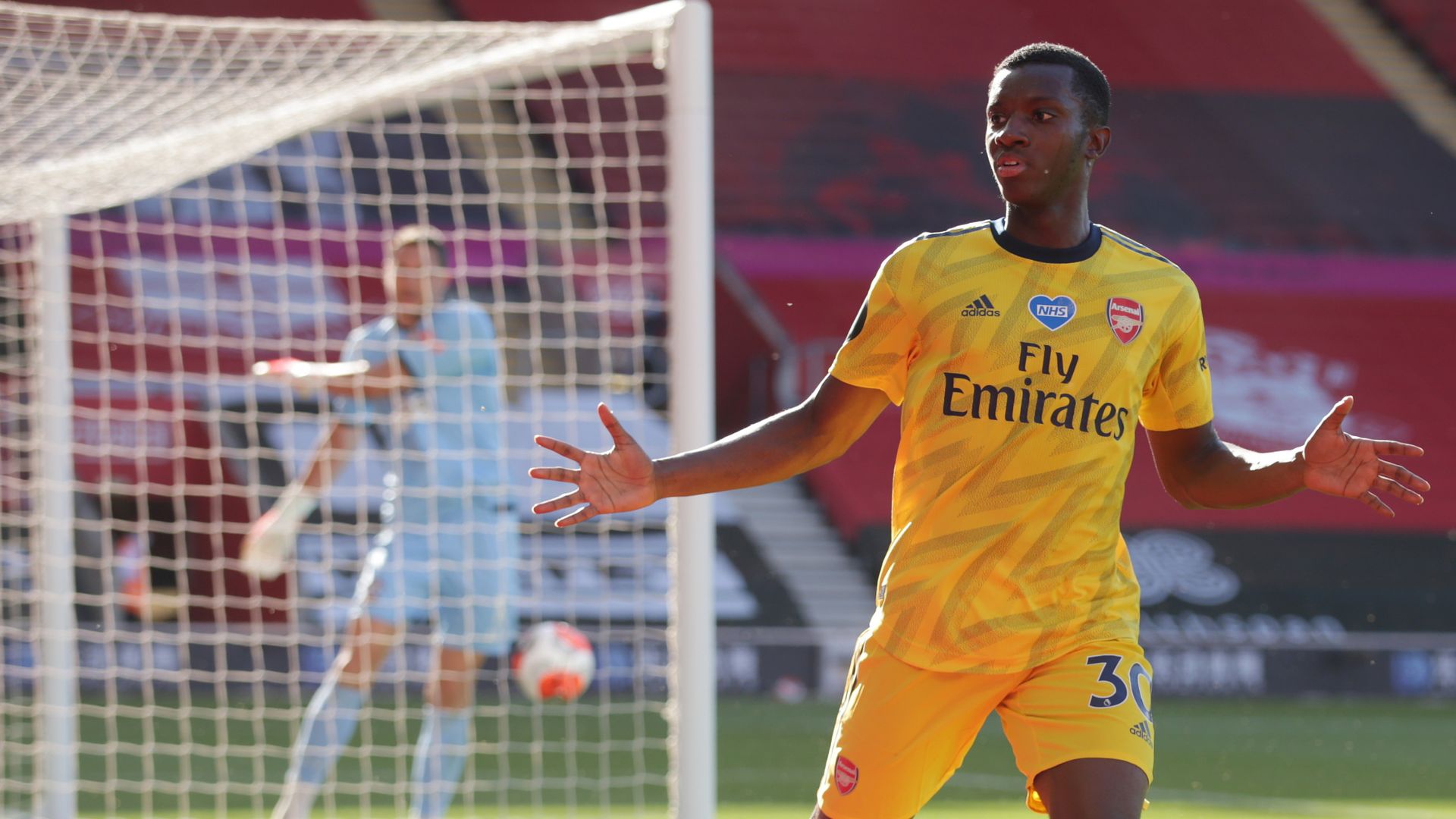 Arsenal off the mark with Saints win