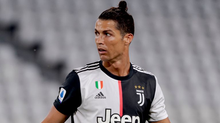 Cristiano Ronaldo played a starring role in Juventus' thumping 4-0 victory over 10-man Lecce