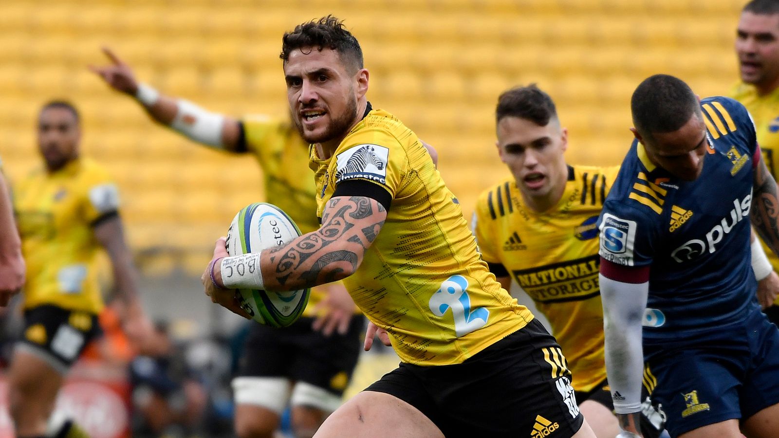 Super Rugby Aotearoa Hurricanes hold off Highlanders for 1711 win