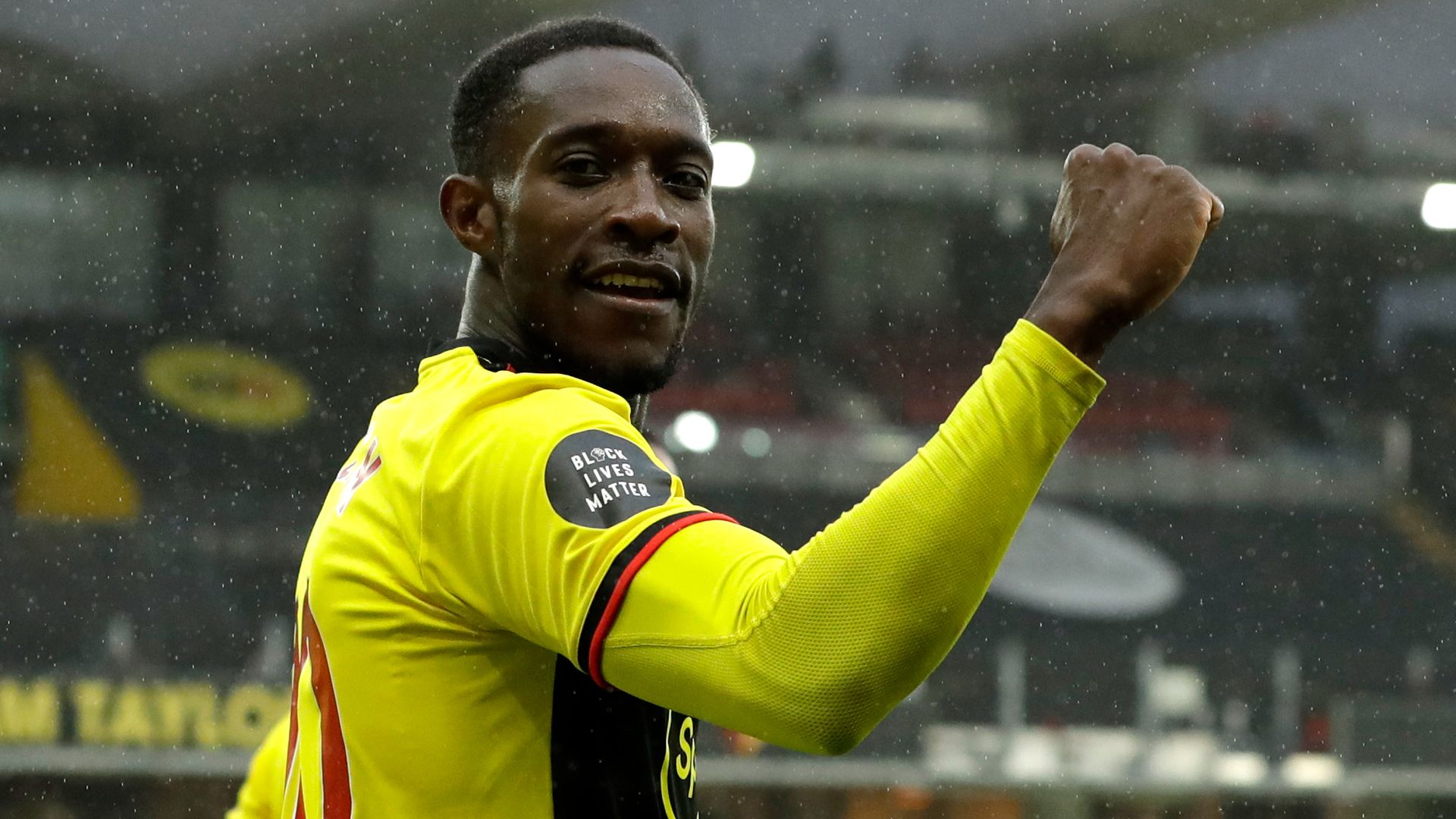 Welbeck boosts Watford as drop looms for Norwich