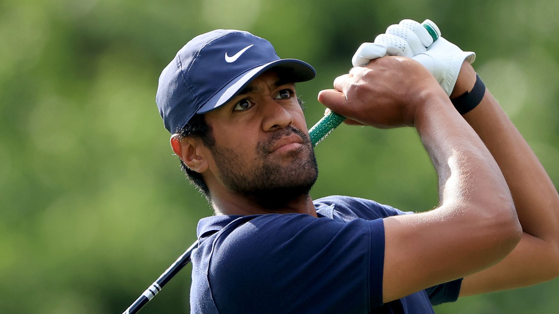 Finau in front, McIlroy and Woods start well