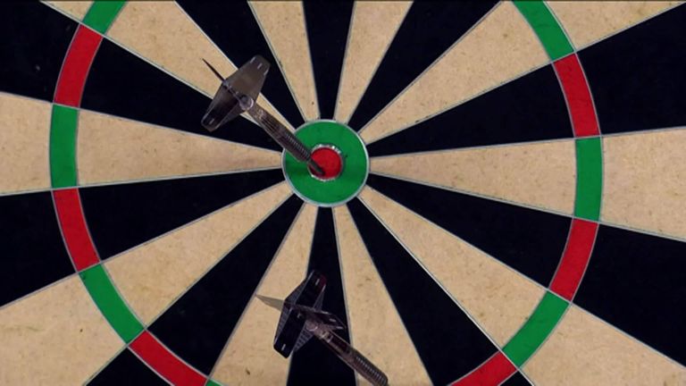 Anderson pinned a brilliant 127 on the bullseye as he assumed control against Smith