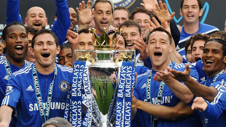 Frank Lampard celebrates winning his third Premier League title in 2010