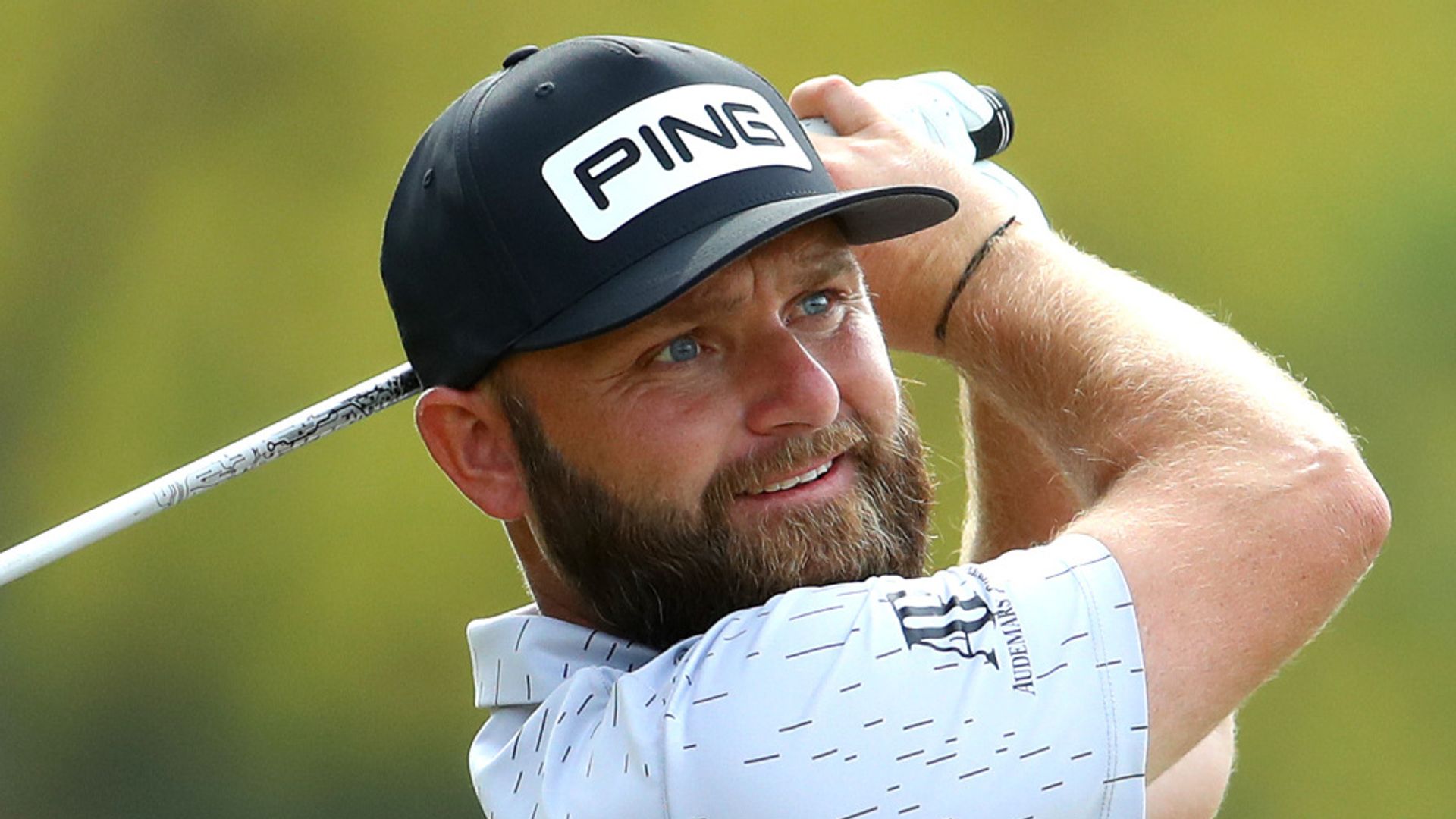 Sullivan soars five shots clear at English Championship