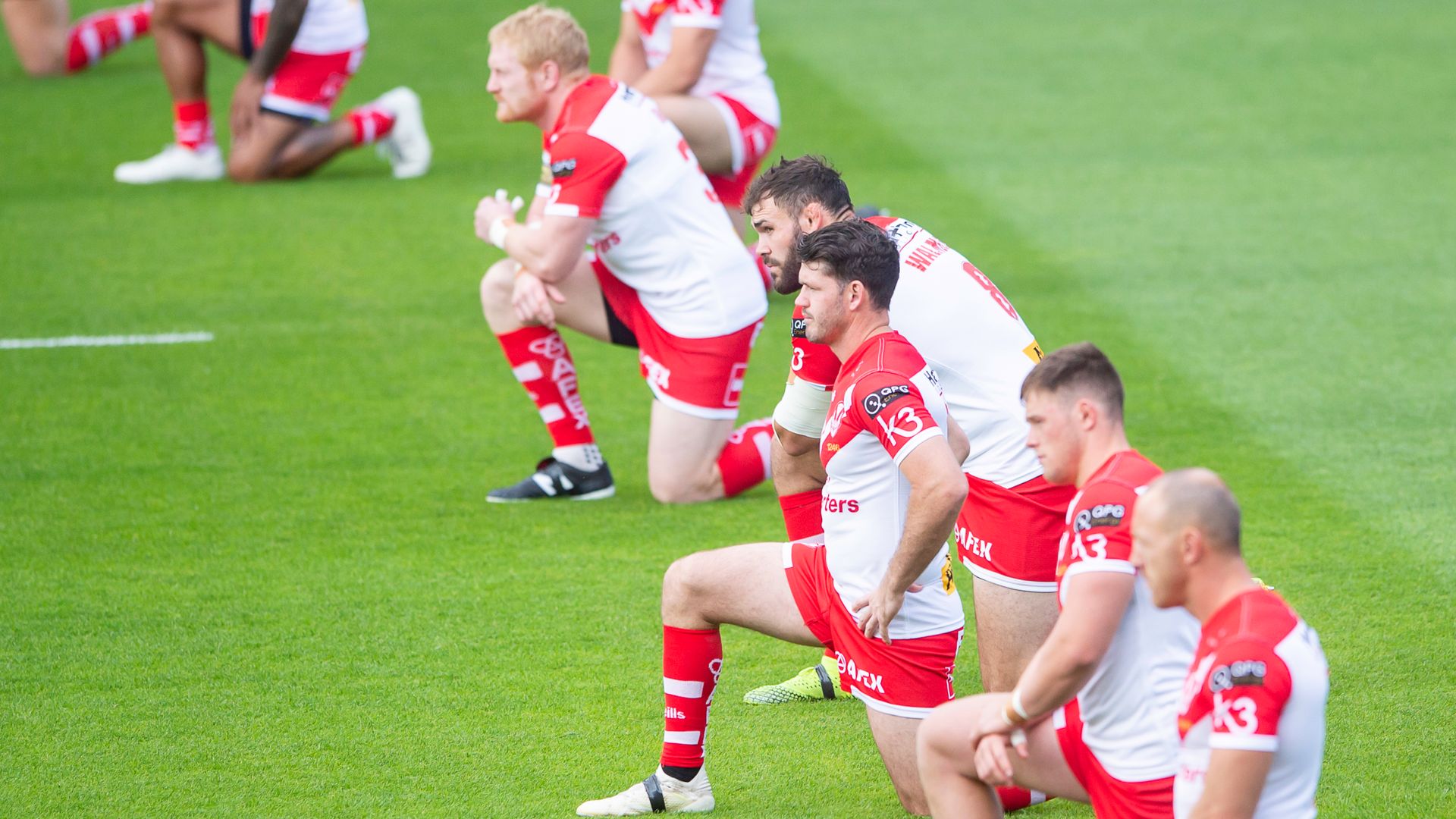 Saints & Catalans take knee on SL return, except Folau