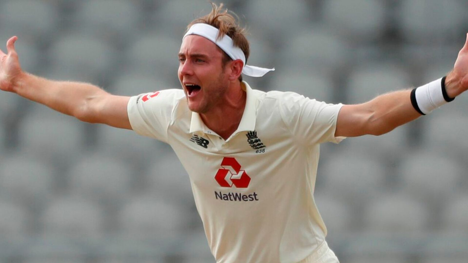 Broad fined by dad for code breach in first Pakistan Test