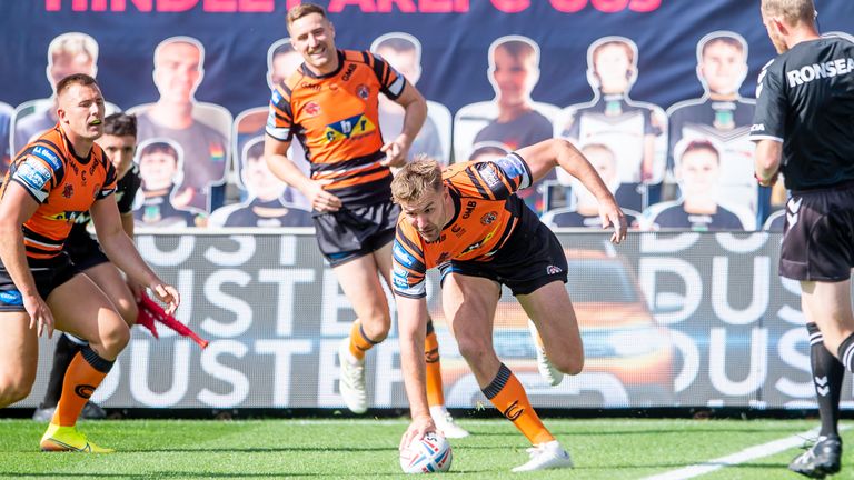 Castleford captain Michael Shenton crossed for two early tries