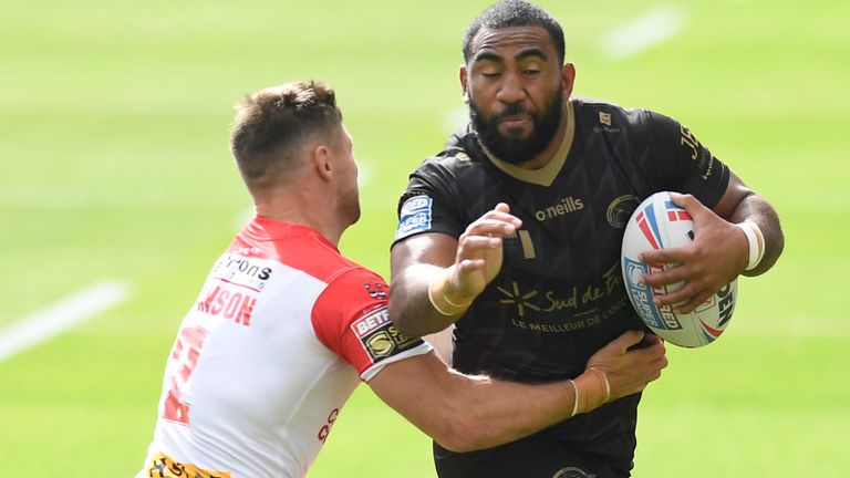 Fouad Yaha is tackled by Makinson