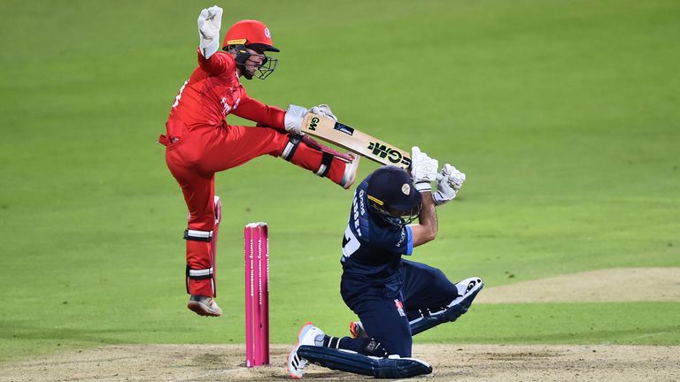 Wayne Madsen was hampered by injury after ramping a boundary