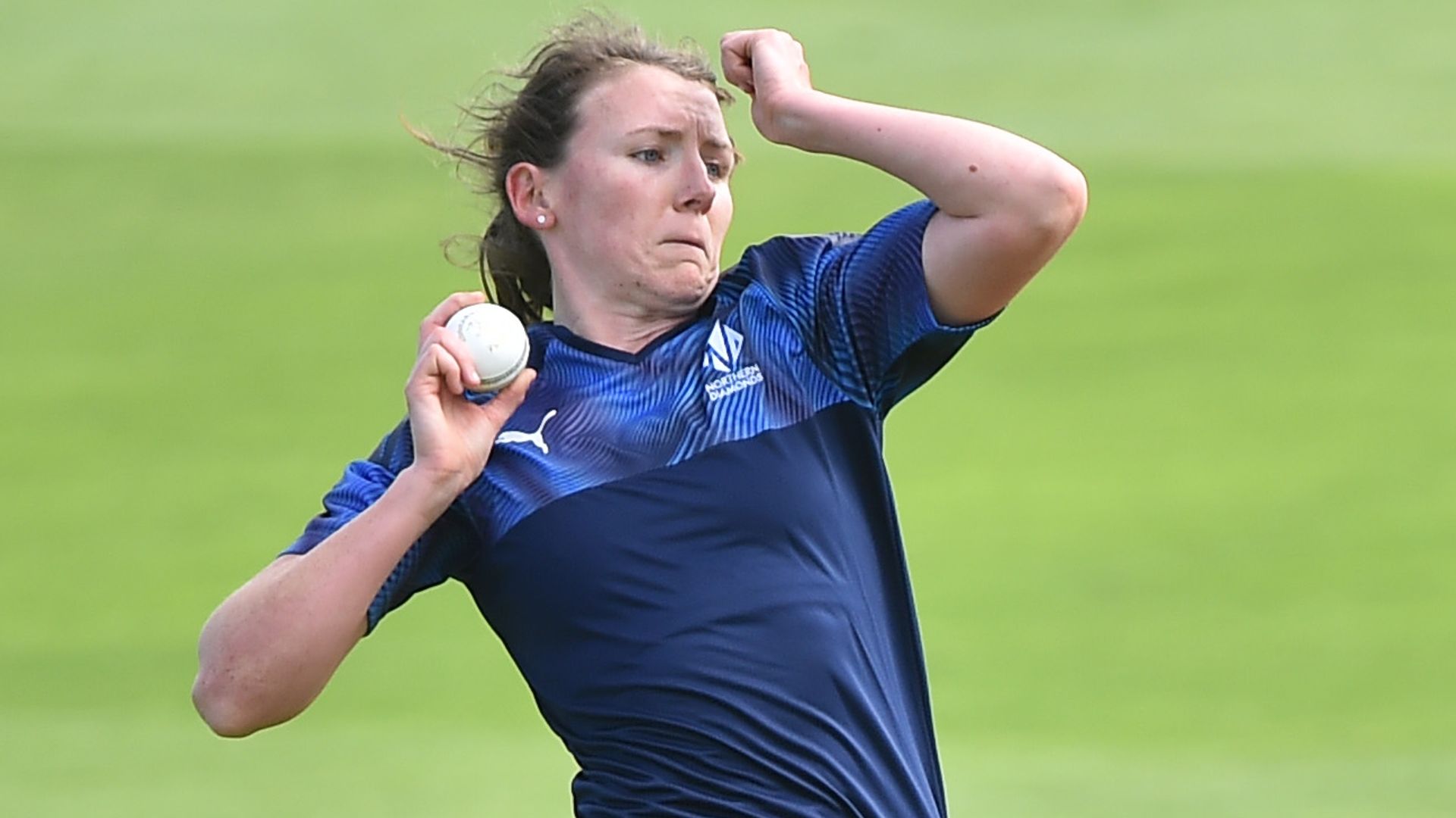 Diamonds through to face Vipers in final
