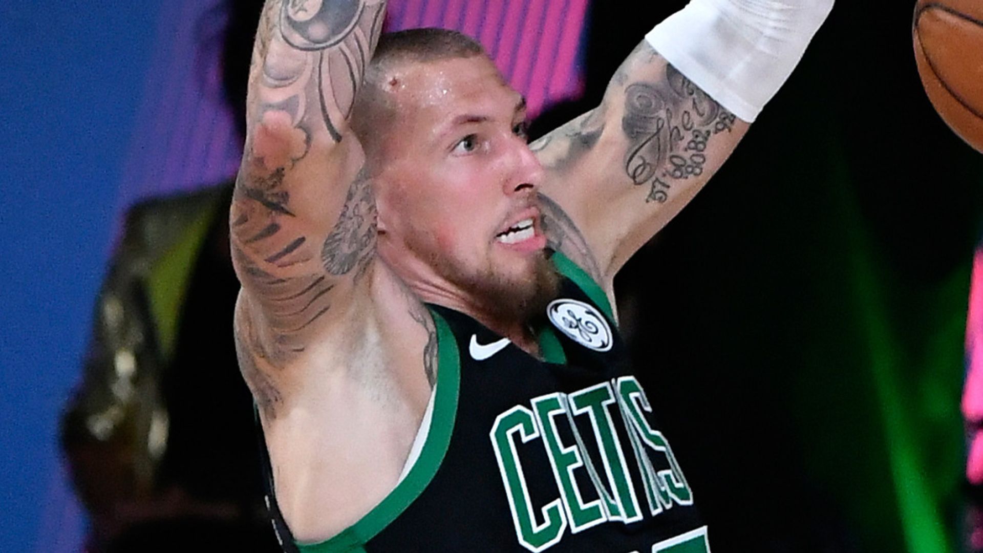 Celtics center Theis undergoes knee surgery