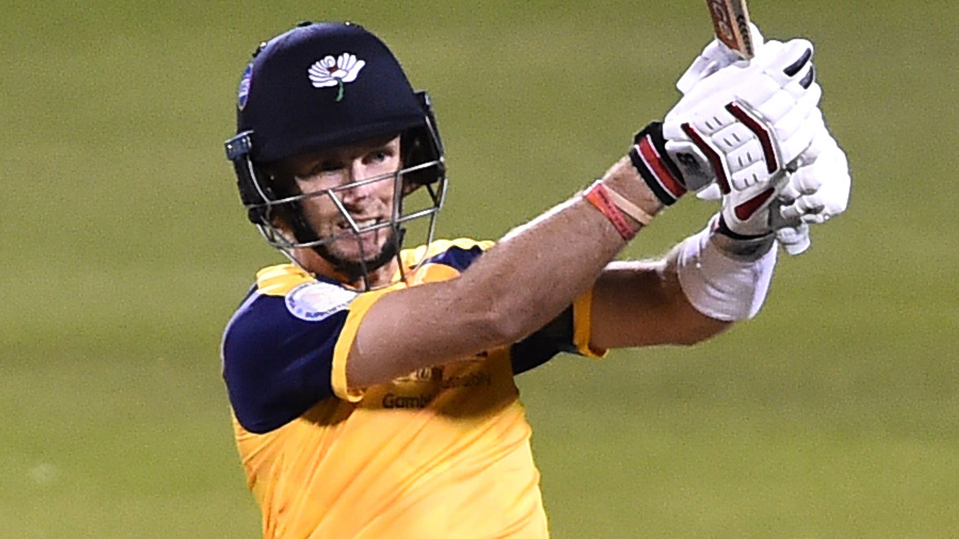 Root fifty in vain as Lancashire qualify