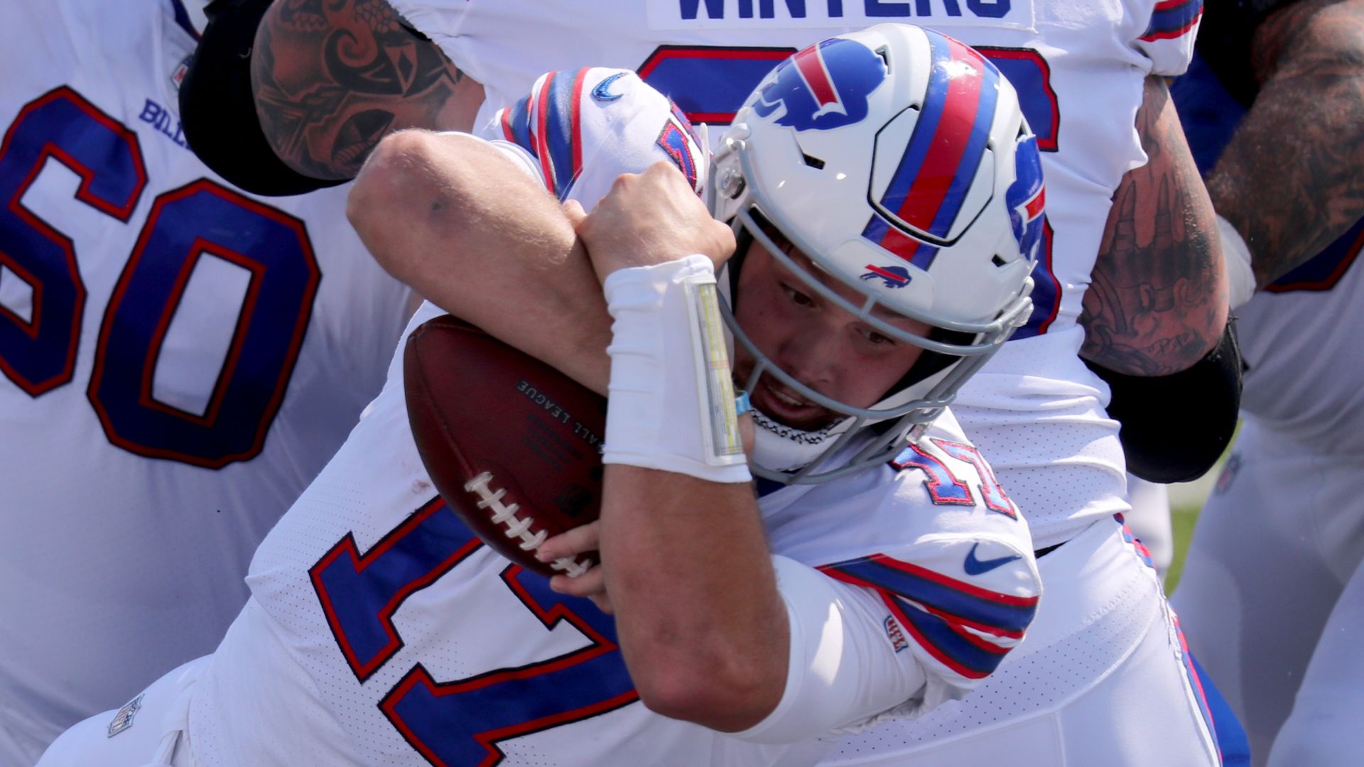 Bills win it late against Rams to stay perfect