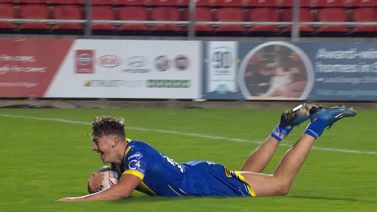 Watch as Matty Ashton sprinted in from 60m to score under the posts