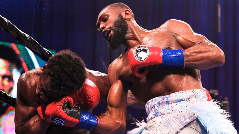 Ennis floored Juan Carlos Abreu in the fifth round