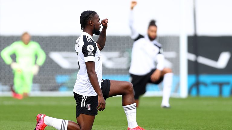 Josh Onomah takes a knee before kick-off