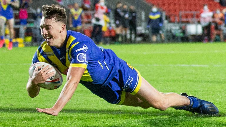 Watch highlights as Warrington stunned Castleford to snatch a narrow win in Thursday's Super League clash.