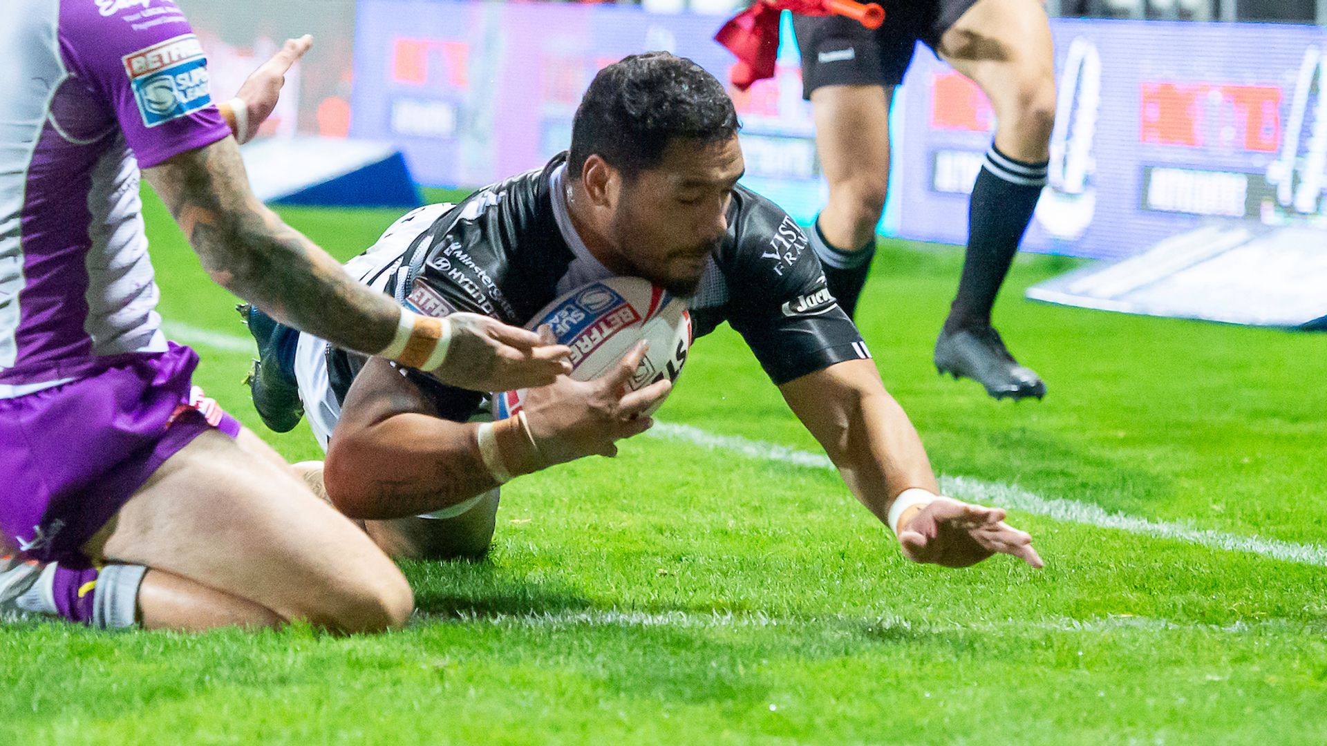 Hull FC maintain play-off hopes with derby win