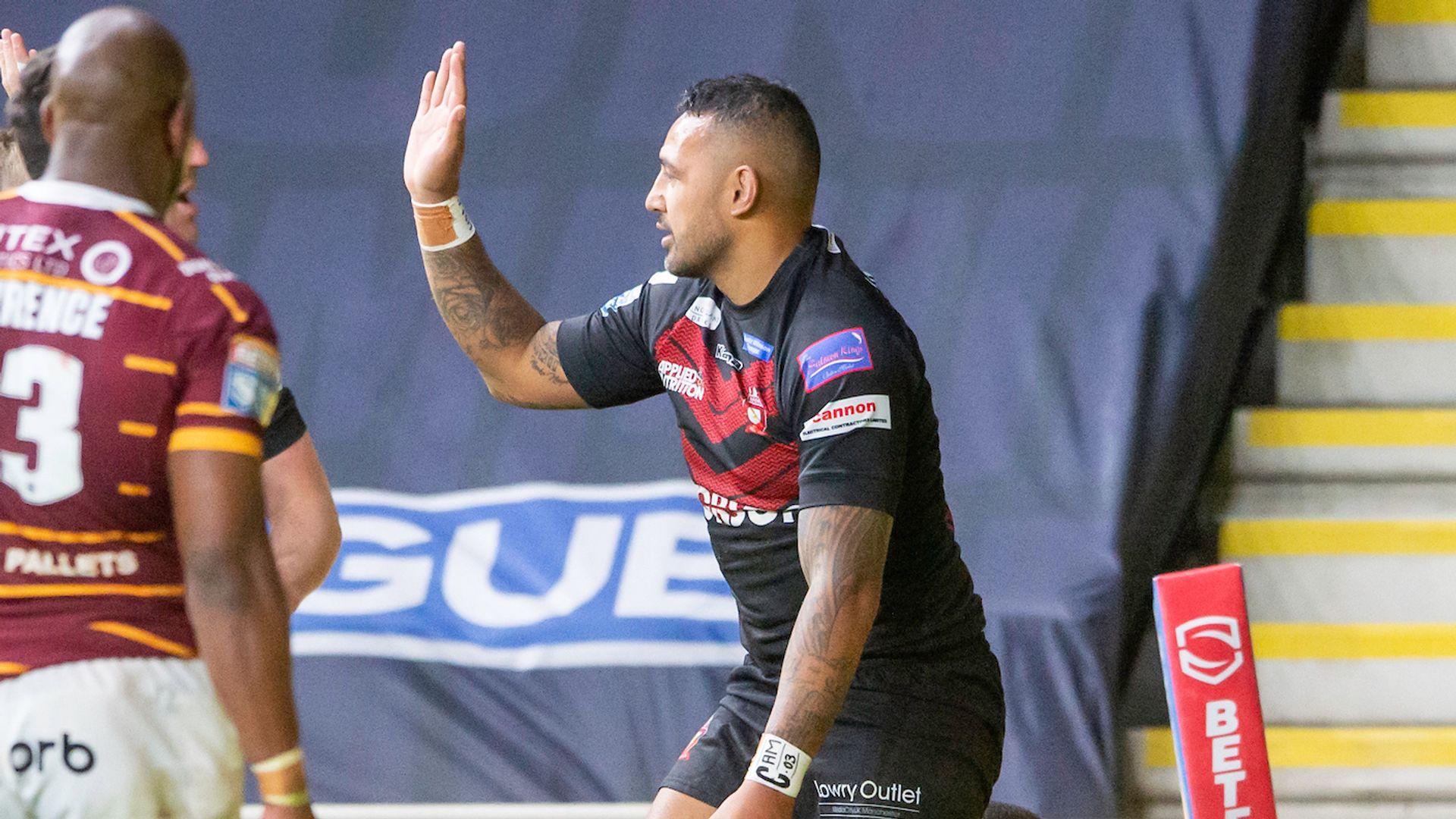 Inu hat-trick sees Salford beat Giants