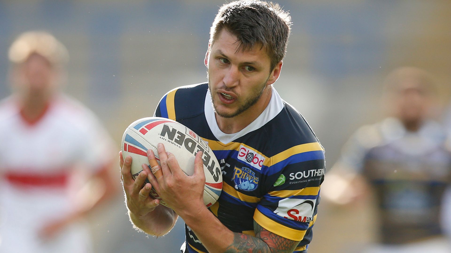 Leeds winger Briscoe signs new two-year deal