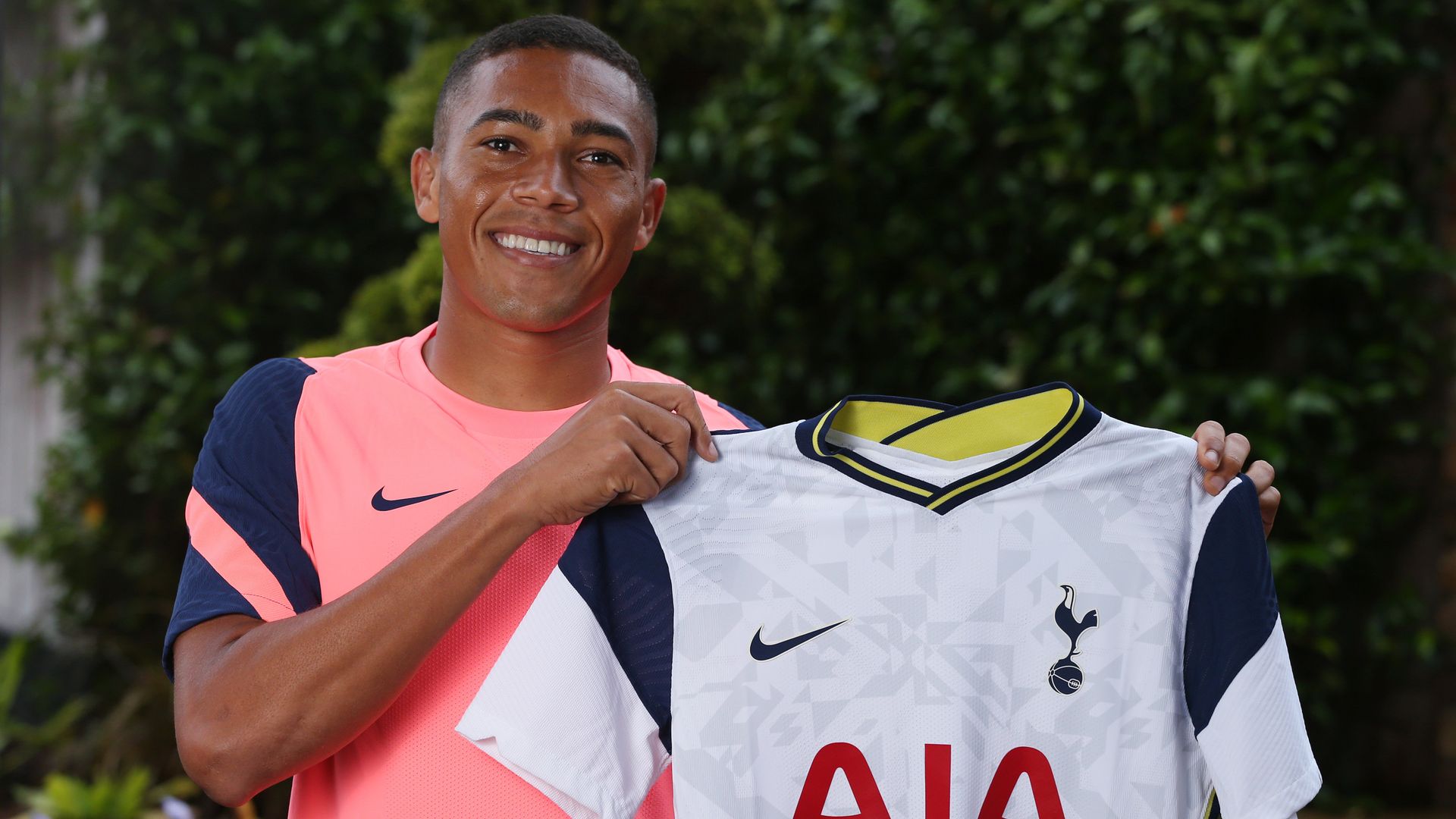Spurs sign Vinicius on loan from Benfica