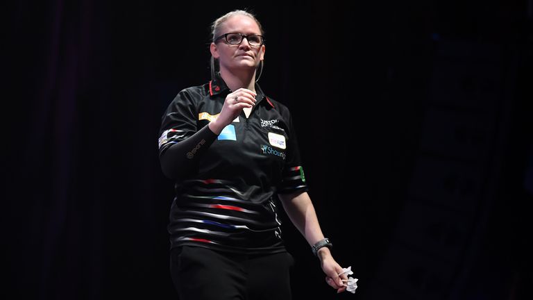 La commentatrice de Sky Sports Darts, Laura Turner, aura pour objectif de livrer l'oche à Milton Keynes ce week-end