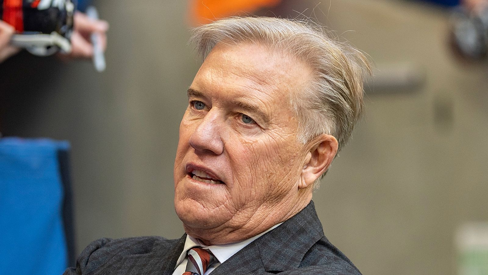 Denver Broncos GM John Elway and CEO Joe Ellis test positive for(02)