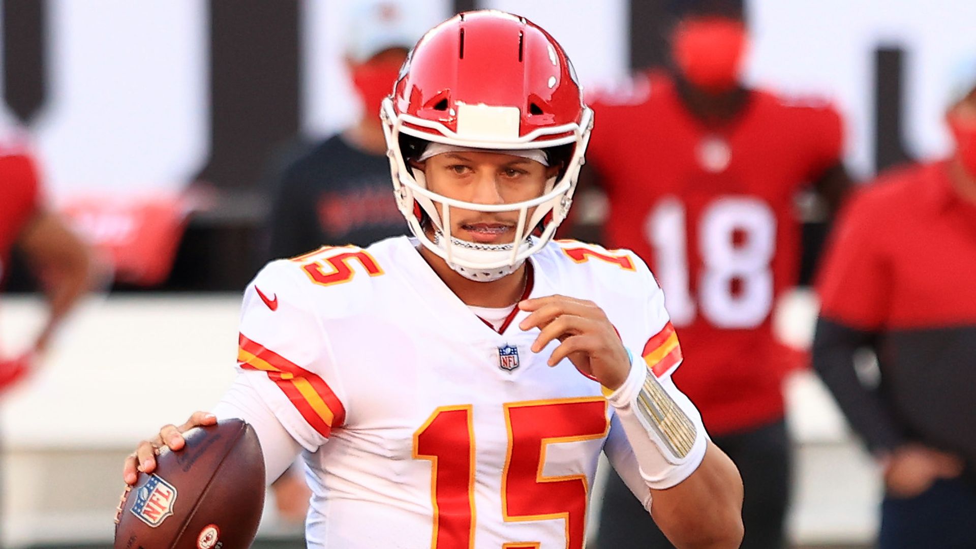 Chiefs rest Mahomes for Week 17; Henne to start